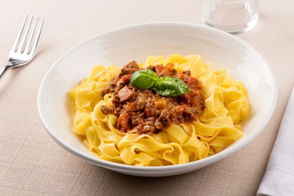 Massas Italianas - Tagliatelle al Ragù